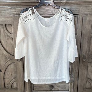EUC Women’s “C” Brand White Lace Cold Shoulder Bell Sleeve Blouse (Large)